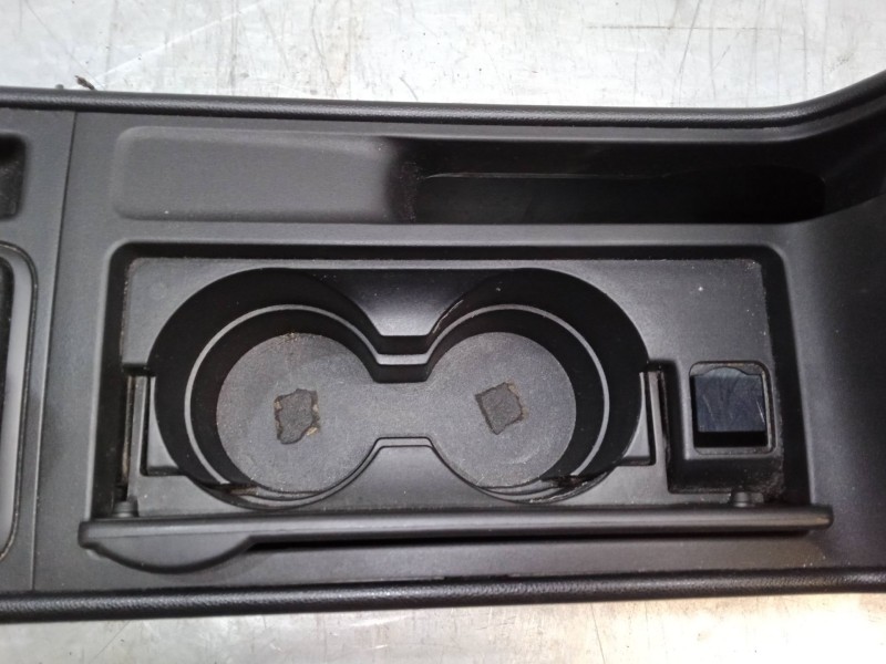 Recambio de consola central inferior para mazda 3 (bk) 1.6 (bk14) referencia OEM IAM   