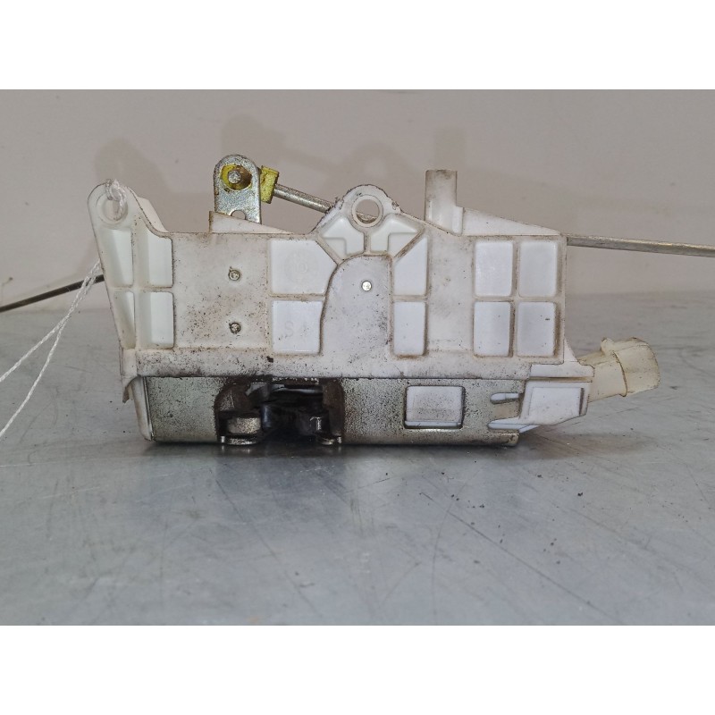 Recambio de cerradura puerta delantera izquierda para iveco stralis ad 260 s 36 y/ps euro5 ad260s36y ps referencia OEM IAM   