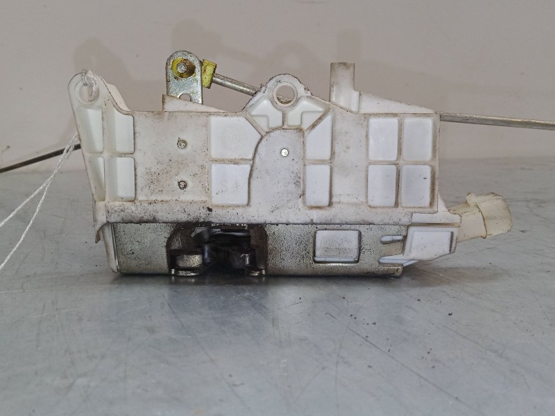 Recambio de cerradura puerta delantera izquierda para iveco stralis ad 260 s 36 y/ps euro5 ad260s36y ps referencia OEM IAM   