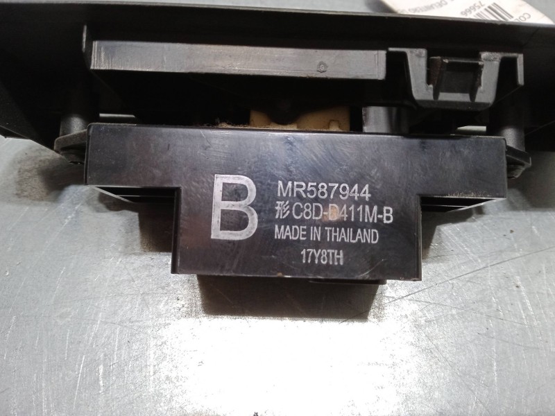 Recambio de mando elevalunas delantero derecho para mitsubishi colt vi (z3_a, z2_a) 1.3 (z21a) referencia OEM IAM   