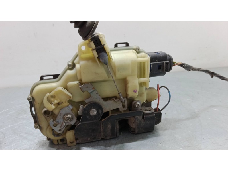 Recambio de cerradura izquierda 3p para seat ibiza iii (6l1) 1.4 16v referencia OEM IAM   