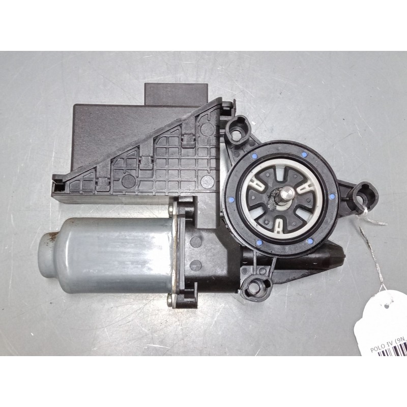 Recambio de motor elevaluna delantero izquierdo para volkswagen polo iv (9n_, 9a_) 1.4 16v referencia OEM IAM   
