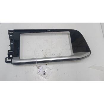 Embellecedor ( Radio Clima ) consola central 2KF858070 
