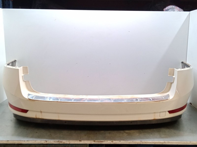 Recambio de paragolpes trasero para skoda superb iii station wagon (3v5) 2.0 tdi referencia OEM IAM   
