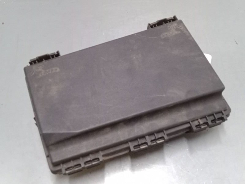 Recambio de caja reles / fusibles para opel zafira b furgoneta/monovolumen (a05) 1.9 cdti van (m75) referencia OEM IAM 13250232 