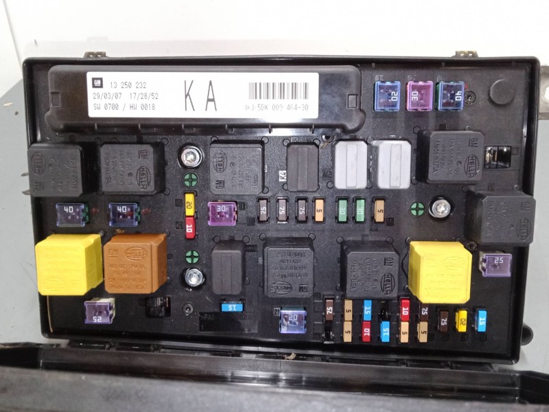 Recambio de caja reles / fusibles para opel zafira b furgoneta/monovolumen (a05) 1.9 cdti van (m75) referencia OEM IAM 13250232 