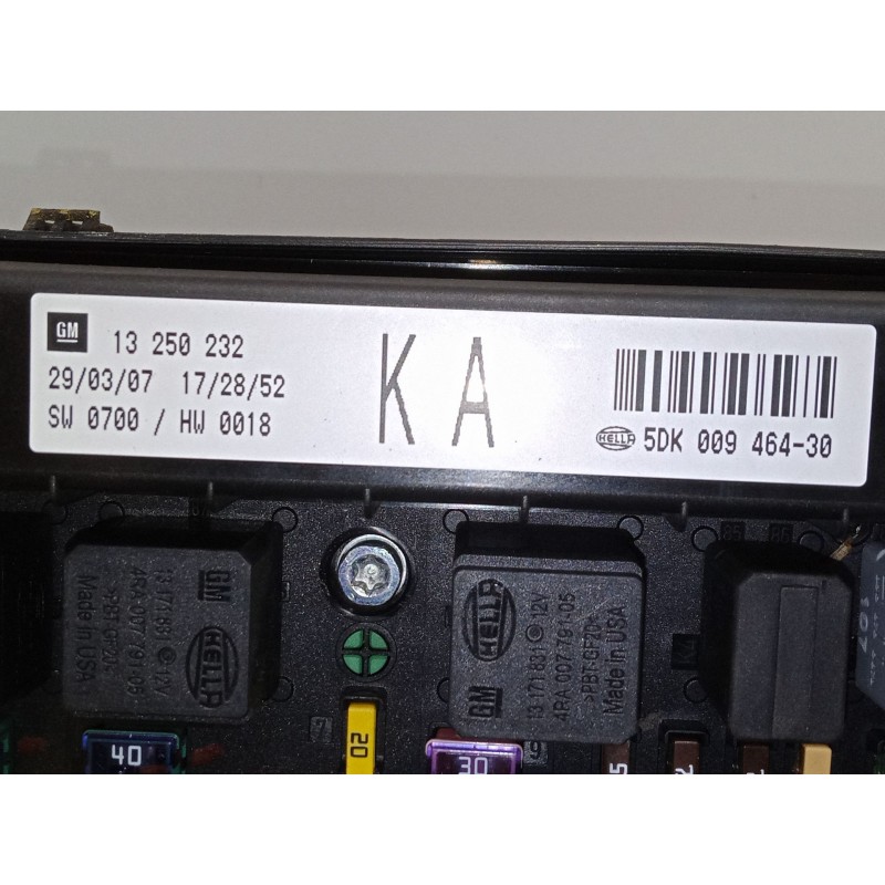 Recambio de caja reles / fusibles para opel zafira b furgoneta/monovolumen (a05) 1.9 cdti van (m75) referencia OEM IAM 13250232 