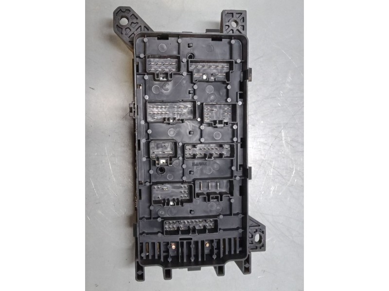 Recambio de caja reles / fusibles para kia carnival ii (gq) 2.9 crdi referencia OEM IAM   