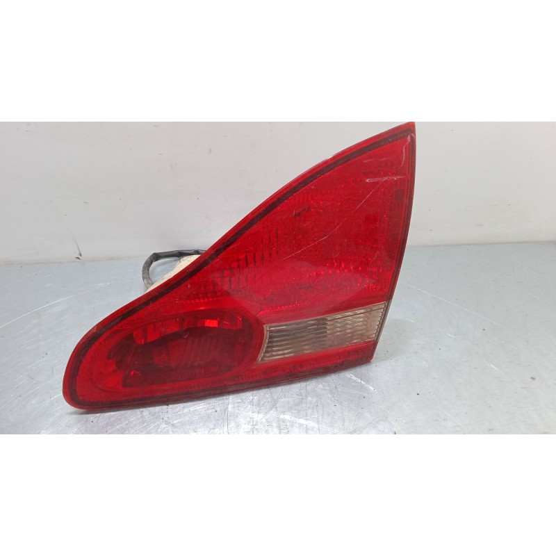 Recambio de piloto trasero derecho en porton para toyota avensis sedán (_t25_) 2.0 d-4d (cdt250_) referencia OEM IAM   