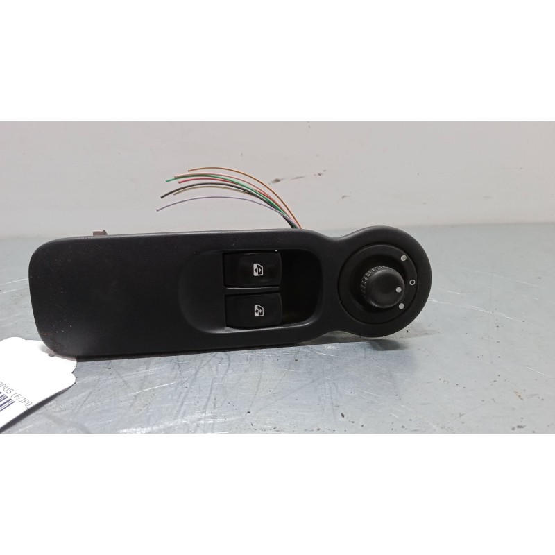 Recambio de mando elevalunas delantero izquierdo para renault modus / grand modus (f/jp0_) 1.4 (jp01, jp0j) referencia OEM IAM  
