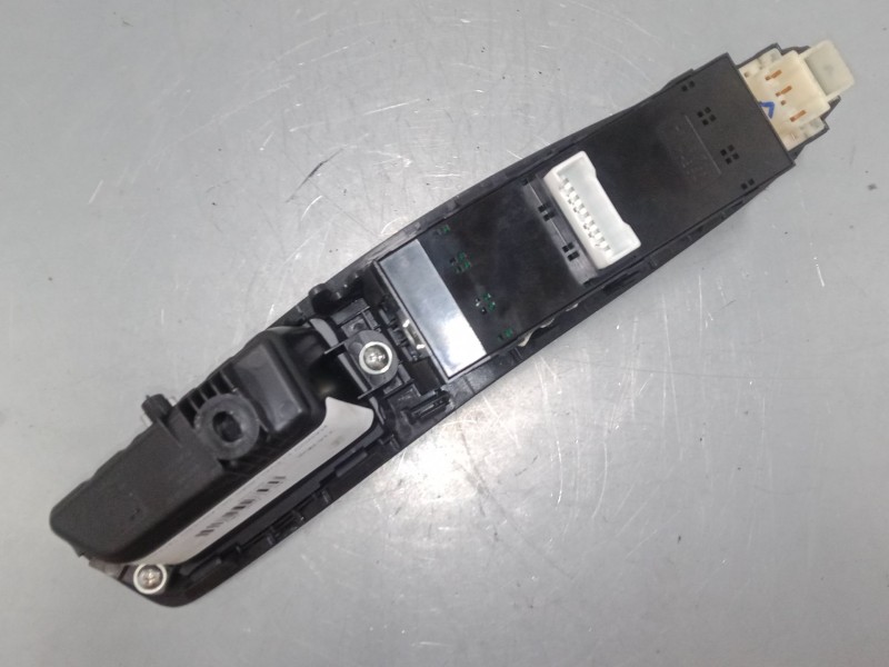 Recambio de mando elevalunas delantero izquierdo para hyundai i20 ii (gb, ib) 1.2 referencia OEM IAM 93570C8111  