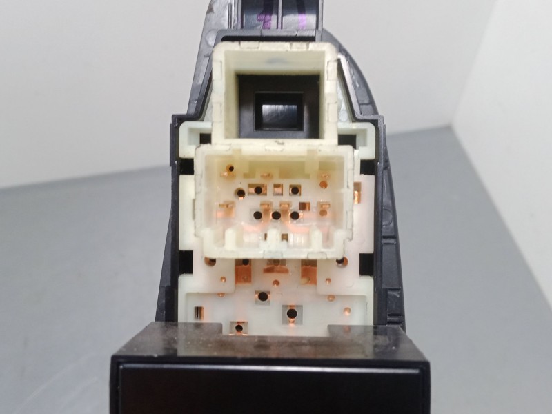 Recambio de mando elevalunas delantero izquierdo para hyundai i20 ii (gb, ib) 1.2 referencia OEM IAM 93570C8111  