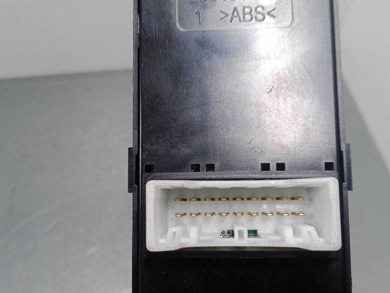 Recambio de mando elevalunas delantero izquierdo para hyundai i20 ii (gb, ib) 1.2 referencia OEM IAM 93570C8111  