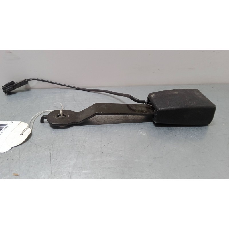 Recambio de anclaje cinturon delantero izquierdo para renault modus / grand modus (f/jp0_) 1.4 (jp01, jp0j) referencia OEM IAM  