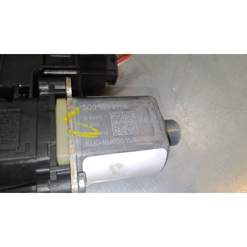Recambio de motor elevaluna trasero izquierdo para skoda superb iii station wagon (3v5) 2.0 tdi referencia OEM IAM 5Q0959611A  