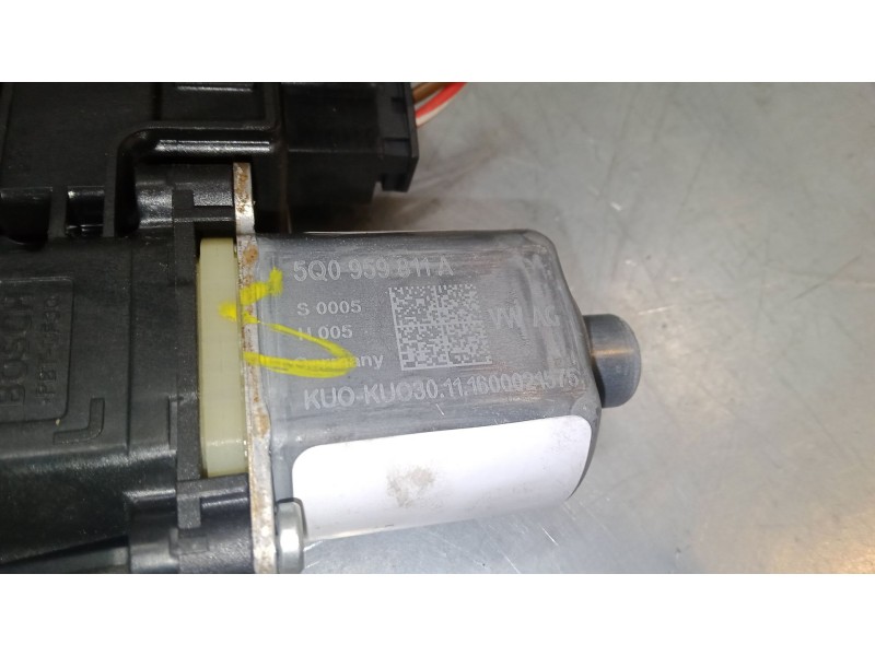 Recambio de motor elevaluna trasero izquierdo para skoda superb iii station wagon (3v5) 2.0 tdi referencia OEM IAM 5Q0959611A  
