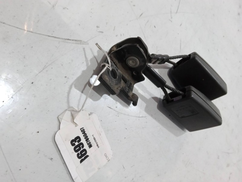 Recambio de anclaje cinturon trasero derecho para opel vectra c station wagon (z02) 1.9 cdti (f35) referencia OEM IAM    Recambio de anclaje cinturon trasero derecho para opel vectra c station wagon (z02) 1.9 cdti (f35) referencia OEM IAM