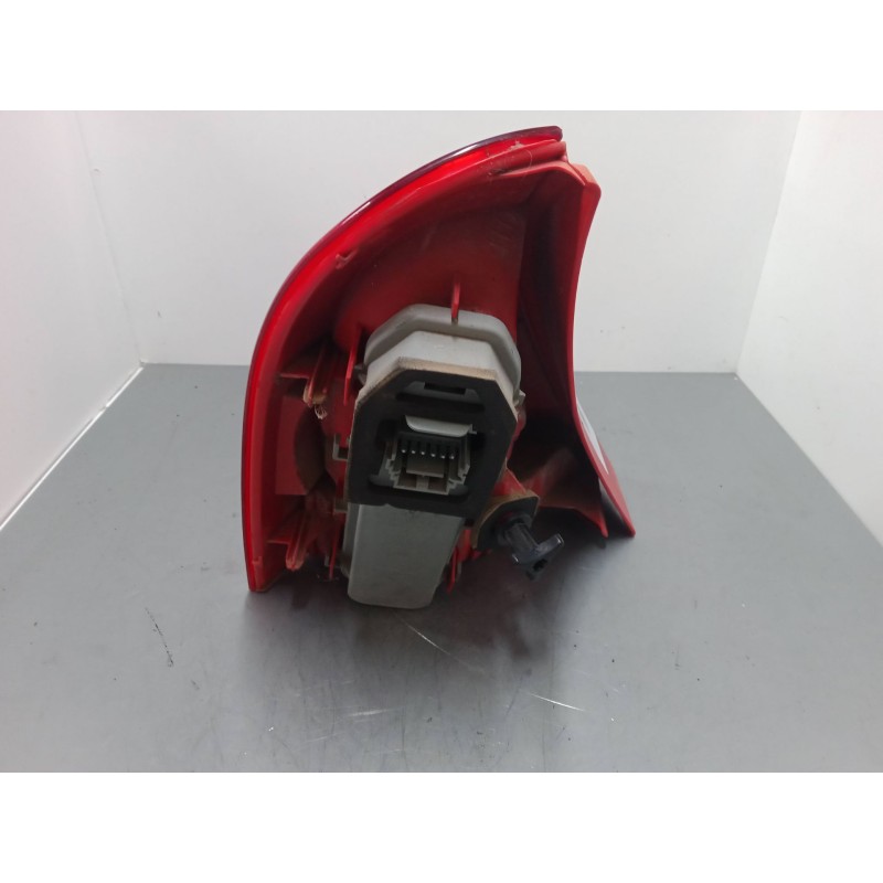 Recambio de piloto trasero derecho para renault clio ii (bb_, cb_) 1.2 (bb0a, bb0f, bb10, bb1k, bb28, bb2d, bb2h, cb0a,... refer