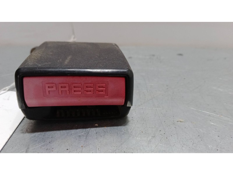 Recambio de anclaje cinturon trasero izquierdo para peugeot 307 sw (3h) 1.6 hdi 110 referencia OEM IAM   