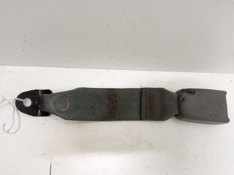 Recambio de anclaje cinturon trasero izquierdo para chevrolet nubira station wagon 1.8 referencia OEM IAM   