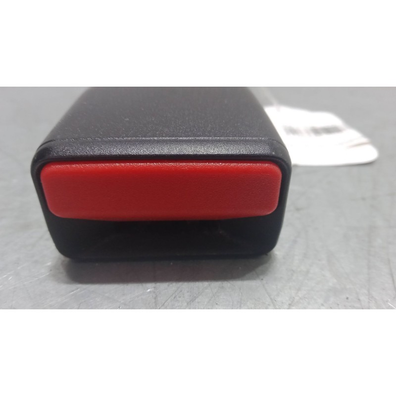 Recambio de anclaje cinturon trasero izquierdo para peugeot 208 i (ca_, cc_) 1.2 vti 82 referencia OEM IAM   