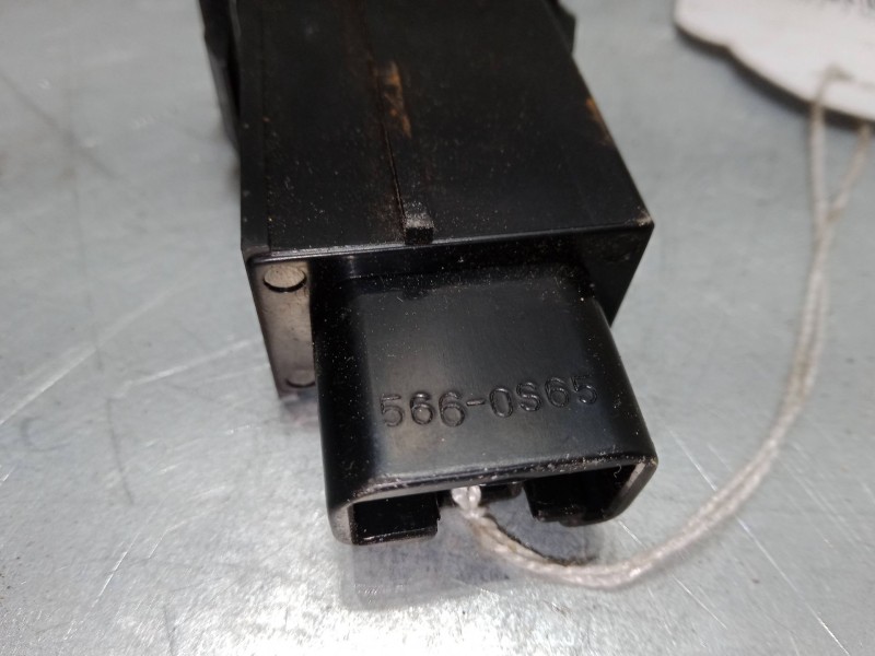 Recambio de boton apertura/cierre deposito para toyota avensis (_t25_) 2.4 (azt251_) referencia OEM IAM 156795  