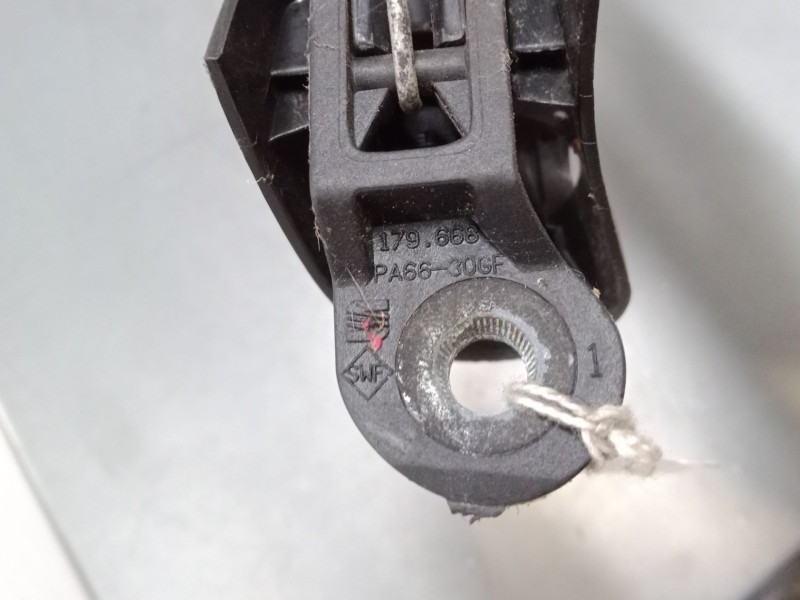 Recambio de brazo limpia trasero para seat leon (1p1) 1.9 tdi referencia OEM IAM   