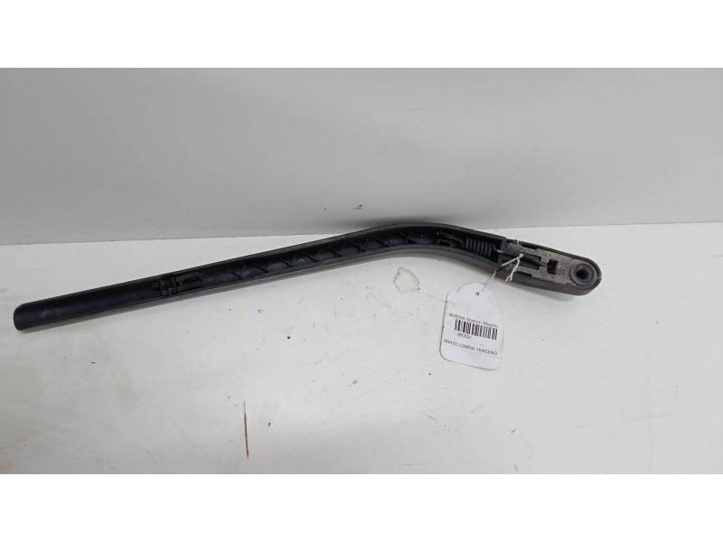 Recambio de brazo limpia trasero para chevrolet nubira station wagon 1.8 referencia OEM IAM   