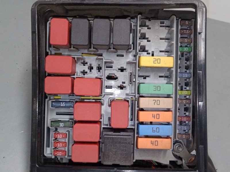 Recambio de caja reles / fusibles para ford ka (ru8) 1.2 referencia OEM IAM   
