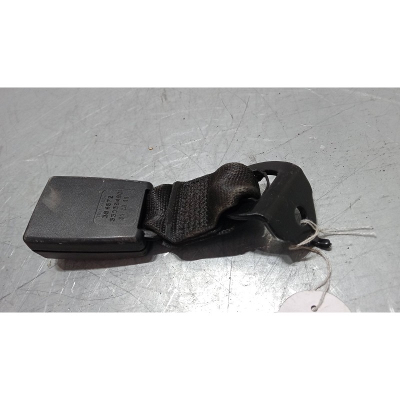 Recambio de anclaje cinturon trasero izquierdo para renault twingo ii (cn0_) 1.2 16v (cn04, cn0a, cn0b) referencia OEM IAM   