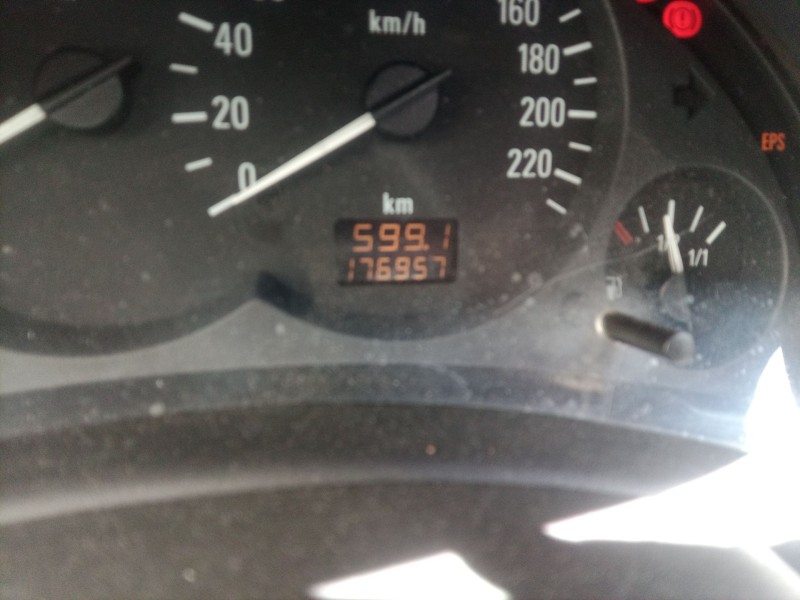 opel corsa c (x01) del año 2002