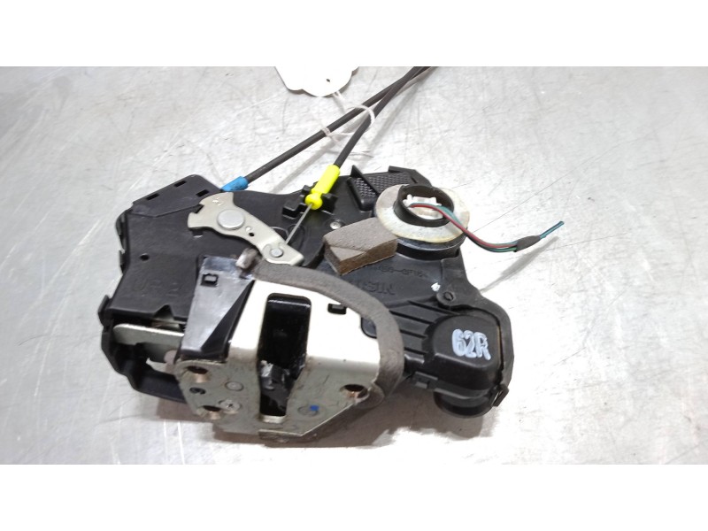 Recambio de cerradura puerta delantera derecha para toyota avensis (_t25_) 2.4 (azt251_) referencia OEM IAM   