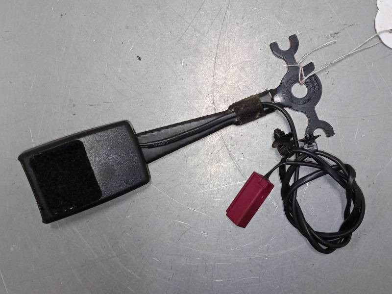 ANCLAJE CINTURON DELANTERO DERECHO 