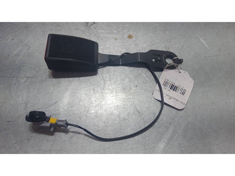 Recambio de anclaje cinturon delantero izquierdo para peugeot 208 i (ca_, cc_) 1.2 vti 82 referencia OEM IAM   