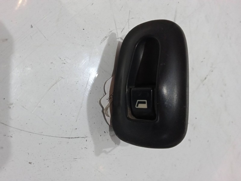 Recambio de mando elevalunas delantero derecho para peugeot 306 (7b, n3, n5) 2.0 hdi 90 referencia OEM IAM    Recambio de mando elevalunas delantero derecho para peugeot 306 (7b, n3, n5) 2.0 hdi 90 referencia OEM IAM