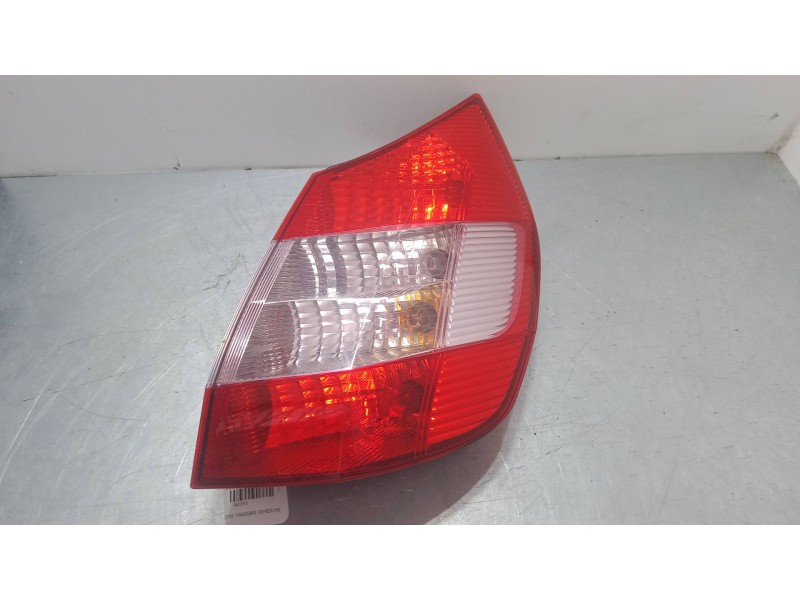 Recambio de piloto trasero derecho para renault scénic ii (jm0/1_) 1.6 (jm0c, jm0j, jm1b) referencia OEM IAM 8200127702E  