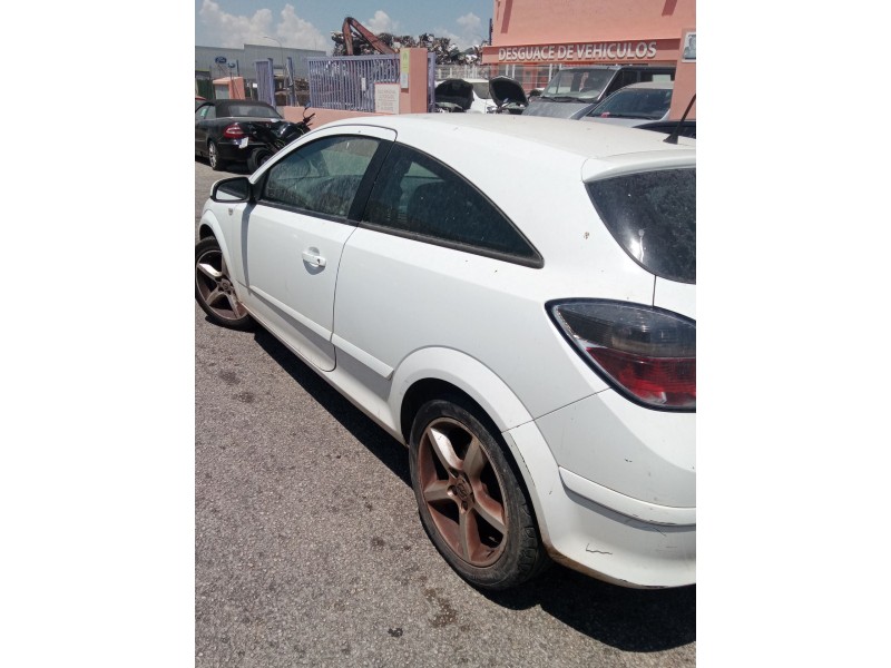 opel astra h gtc (a04) del año 2009