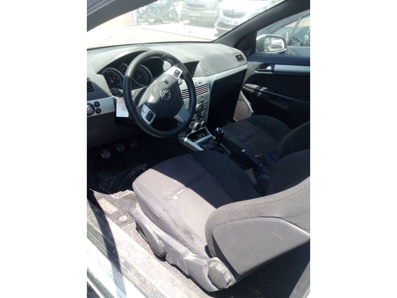 opel astra h gtc (a04) del año 2009