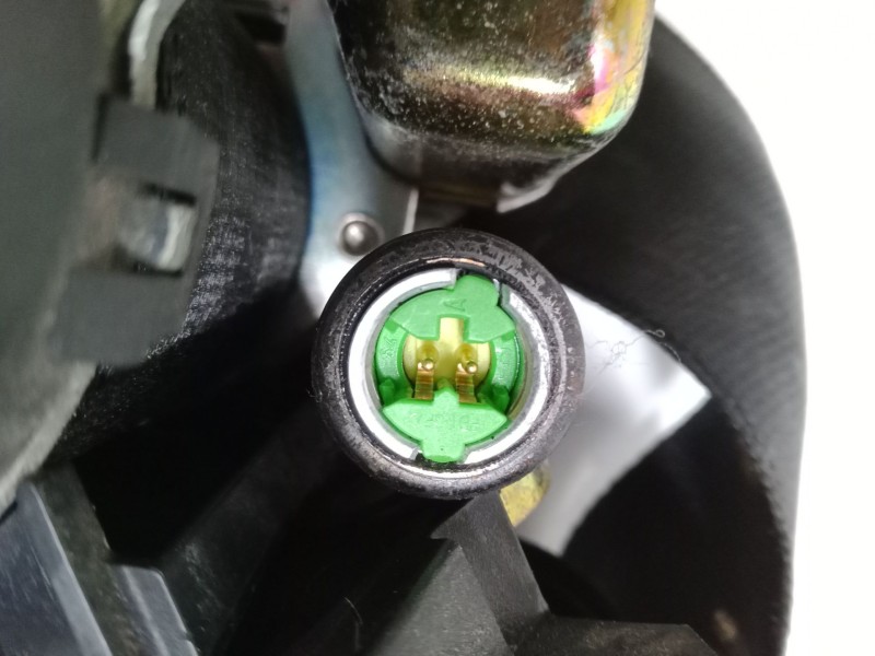 Recambio de cinturon con pretensor delantero izquierdo para seat ibiza iii (6l1) 1.4 16v referencia OEM IAM   