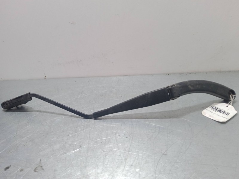 Recambio de brazo limpia delantero izquierdo para peugeot bipper tepee 1.4 hdi referencia OEM IAM   