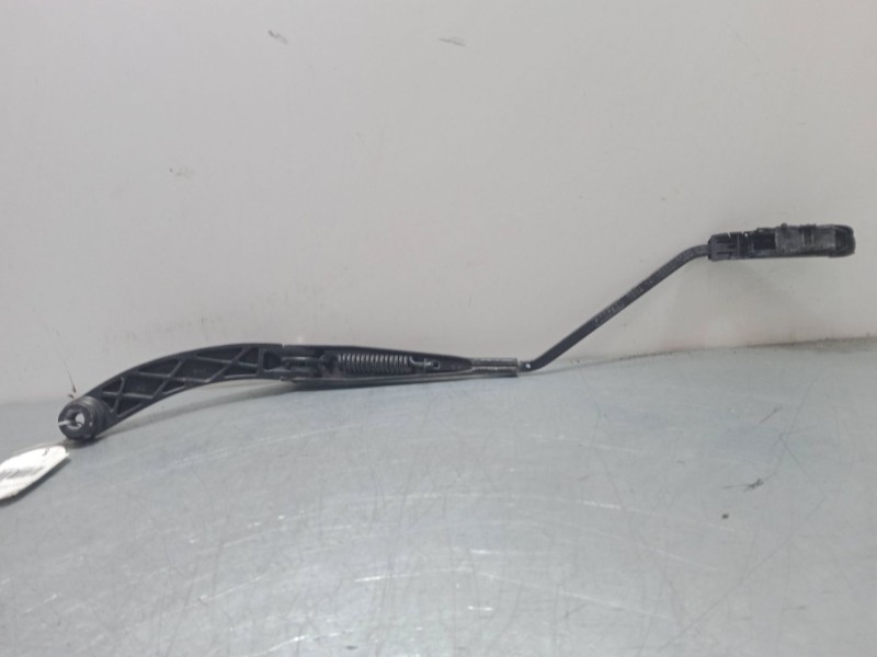 Recambio de brazo limpia delantero izquierdo para peugeot bipper tepee 1.4 hdi referencia OEM IAM   
