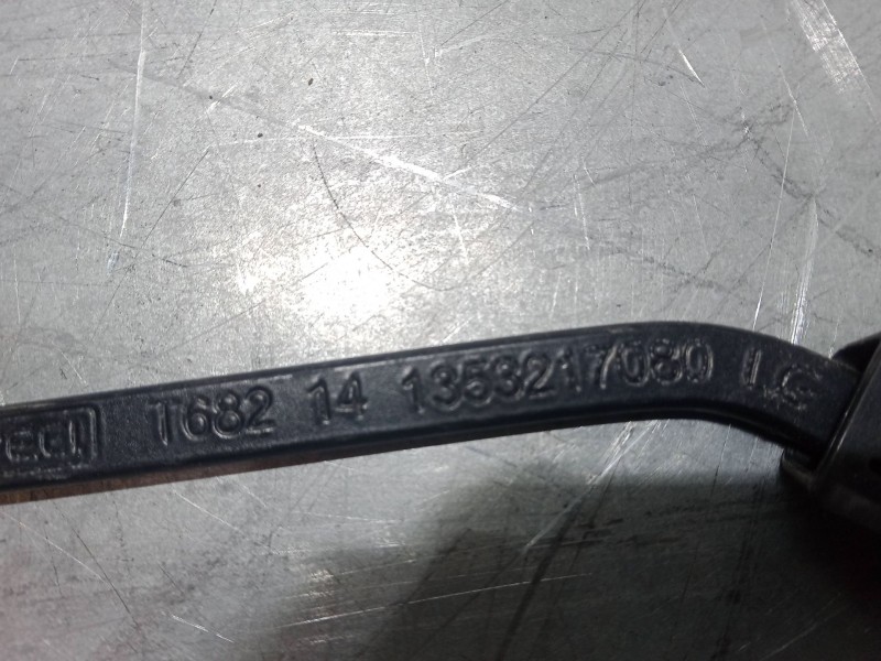 Recambio de brazo limpia delantero izquierdo para peugeot bipper tepee 1.4 hdi referencia OEM IAM   