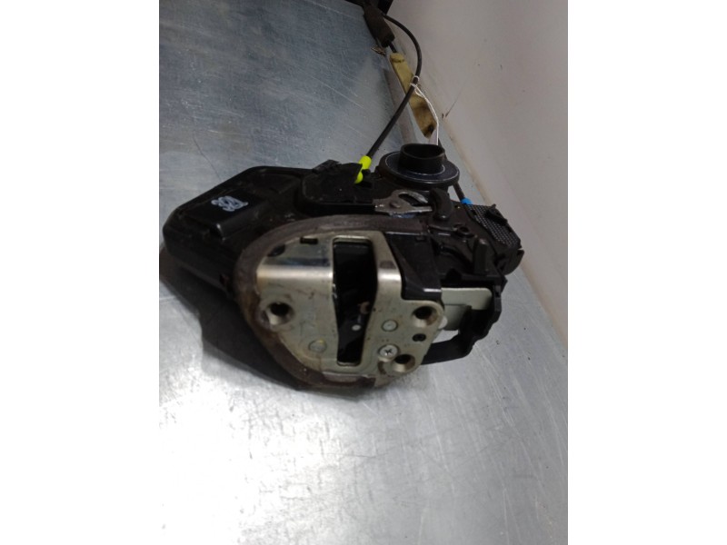 Recambio de cerradura puerta trasera izquierda para toyota avensis (_t25_) 2.4 (azt251_) referencia OEM IAM   