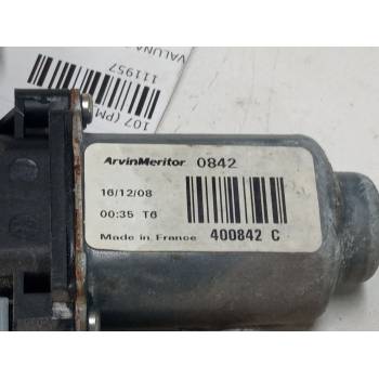MOTOR ELEVALUNA DELANTERO DERECHO 400842C 