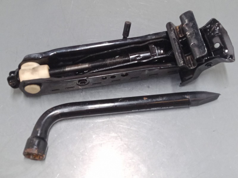 Recambio de gato para ford fiesta v (jh_, jd_) 1.4 16v referencia OEM IAM D3L5A  