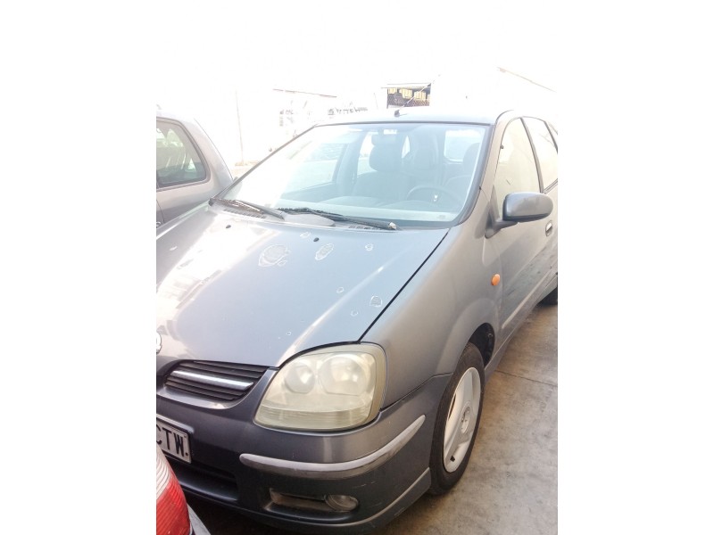 nissan almera tino (v10) del año 2004