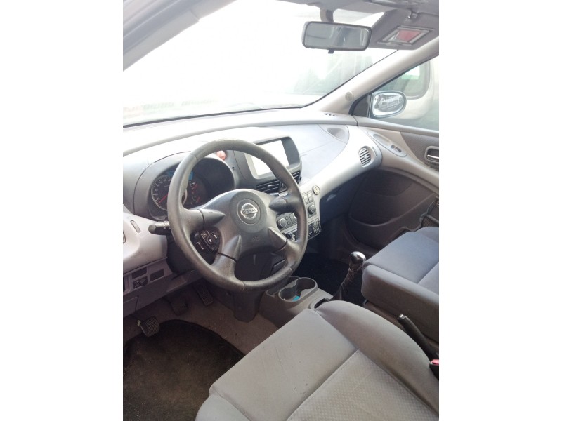 nissan almera tino (v10) del año 2004