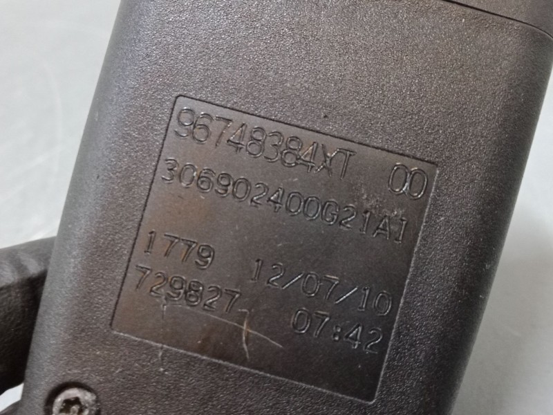 Recambio de anclaje cinturon delantero izquierdo para citroën c4 ii (nc_) 1.6 hdi 90 referencia OEM IAM   