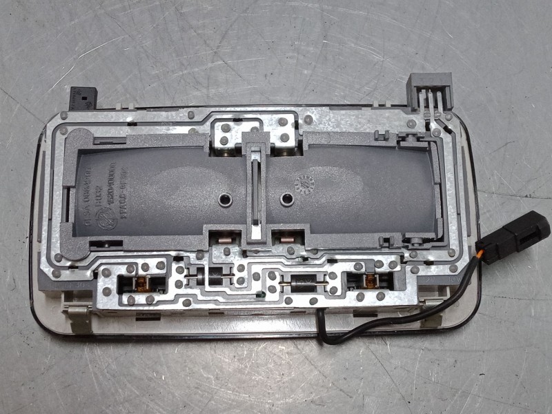 Recambio de luz interior delantera para alfa romeo giulietta (940_) 1.6 jtdm (940fxd1a) referencia OEM IAM 1520400000  0884200