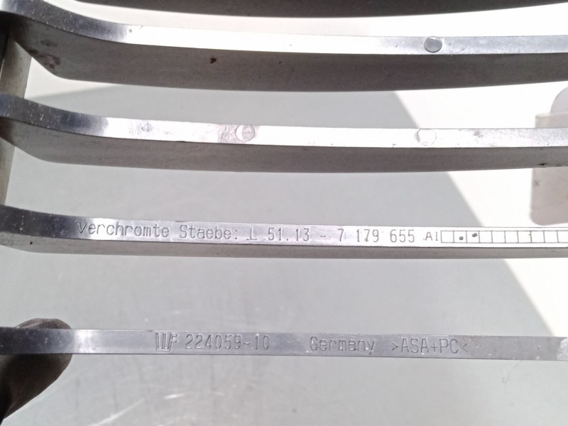 Recambio de rejillas capo para bmw 3 (e46) 320 d referencia OEM IAM 51137179655 + 51137166440  2 PIEZAS